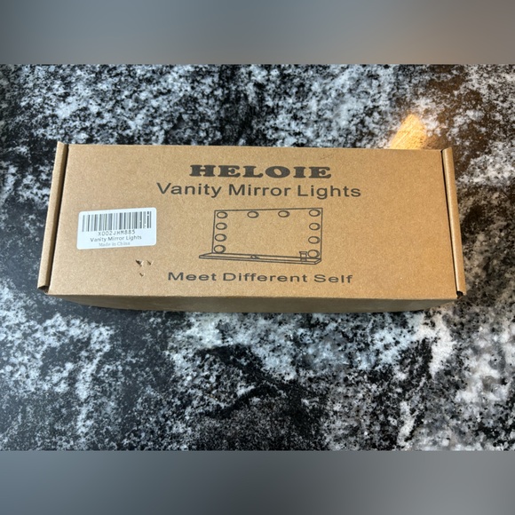 Brand new Vanity lights, a strand of 10 lights. Add to any mirror for more light - Picture 2 of 2